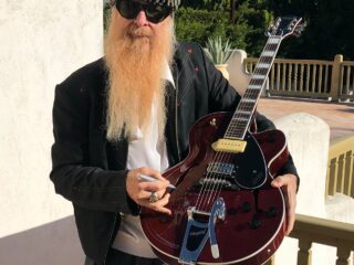 Billy Gibbons signs Guitar for VFVF at GNRS