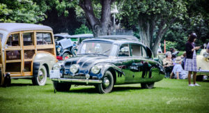 Odd, Car, fin, three head lights