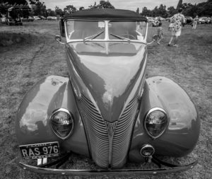 duvall windshield, front view, grille, wipers, bumper, chrome,1938, 328, Roadster, ford, soft top, removable top, hot rod, big n' littles, chrome, paint, smooth, park, sky, clouds, car show, NSRA UK, K. Mikael Wallin, Customikes